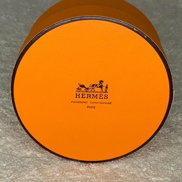 Hermès Courcheval Medor Bracelet in Kelly Green Leather (7.5in) [In Box] - Picture 8 of 8